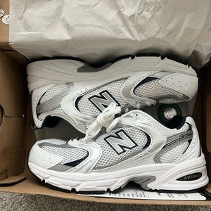 NWT New Balance 530s in navy/ silver. 4.5 mens 6 womens